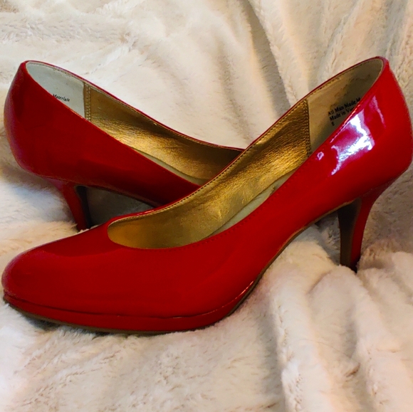 Kelly & Katie Red Pumps, Sz 8 - Picture 1 of 5